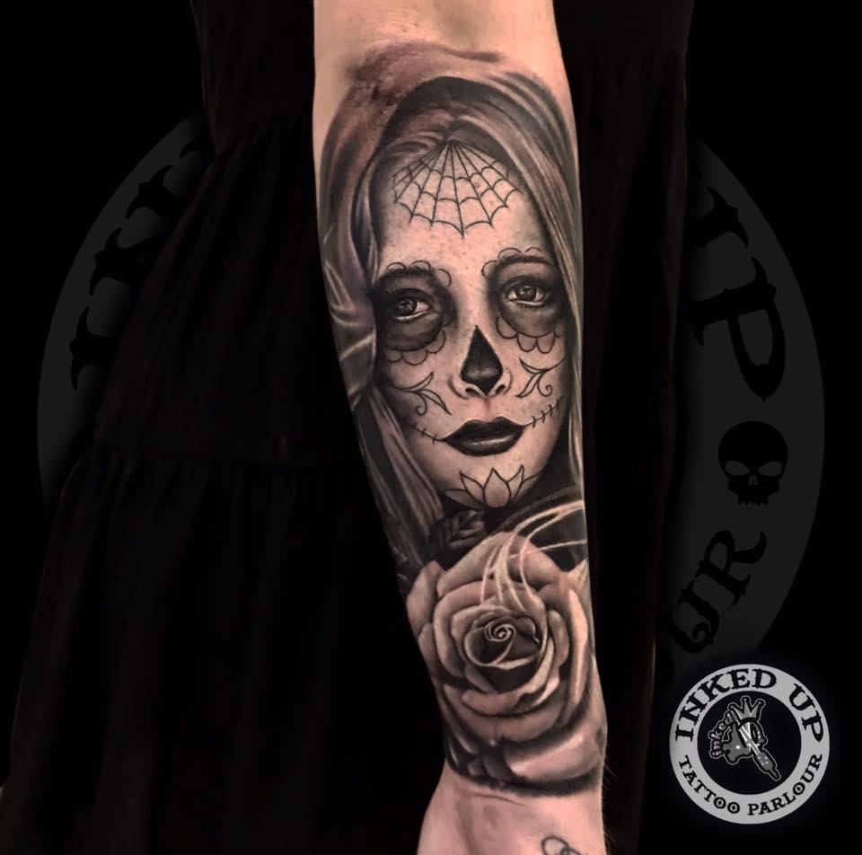 woman face tattoo