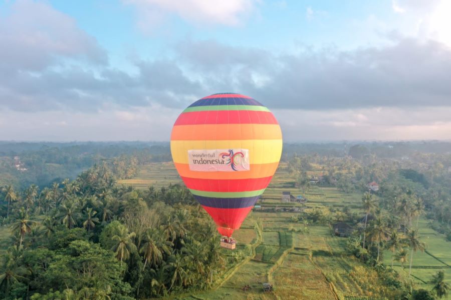 [Deals] Hot Air Balloon Bali Ubud Price USD 100 include transfers & meals!