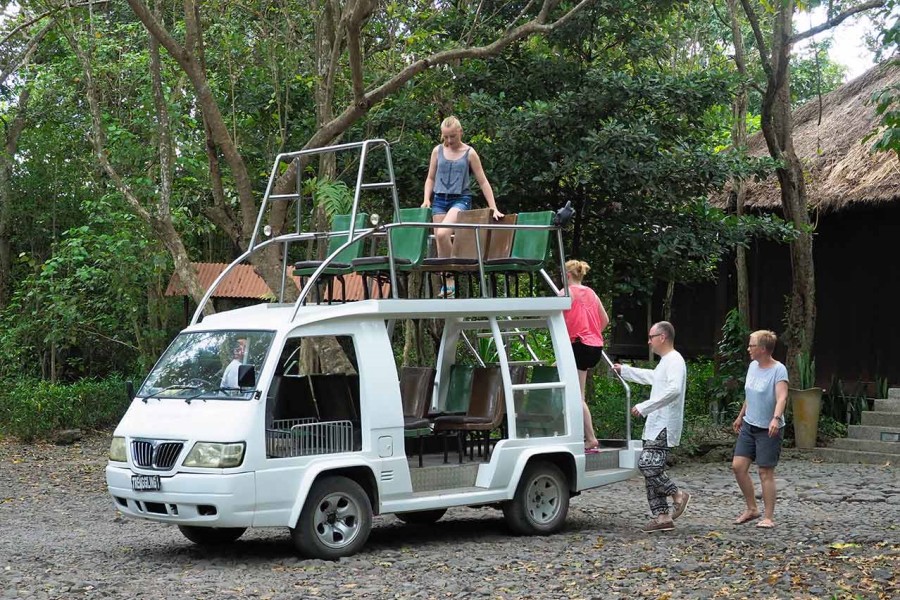 safari-truck-menjagan-resort